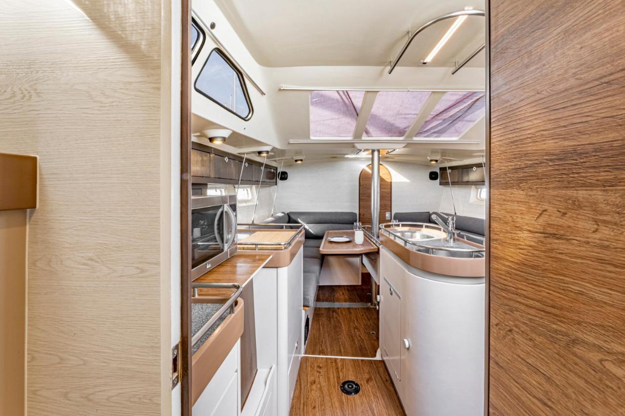 Relaxing Stay On A 38Ft Sail Yacht อาร์เรซิเฟ ภายนอก รูปภาพ