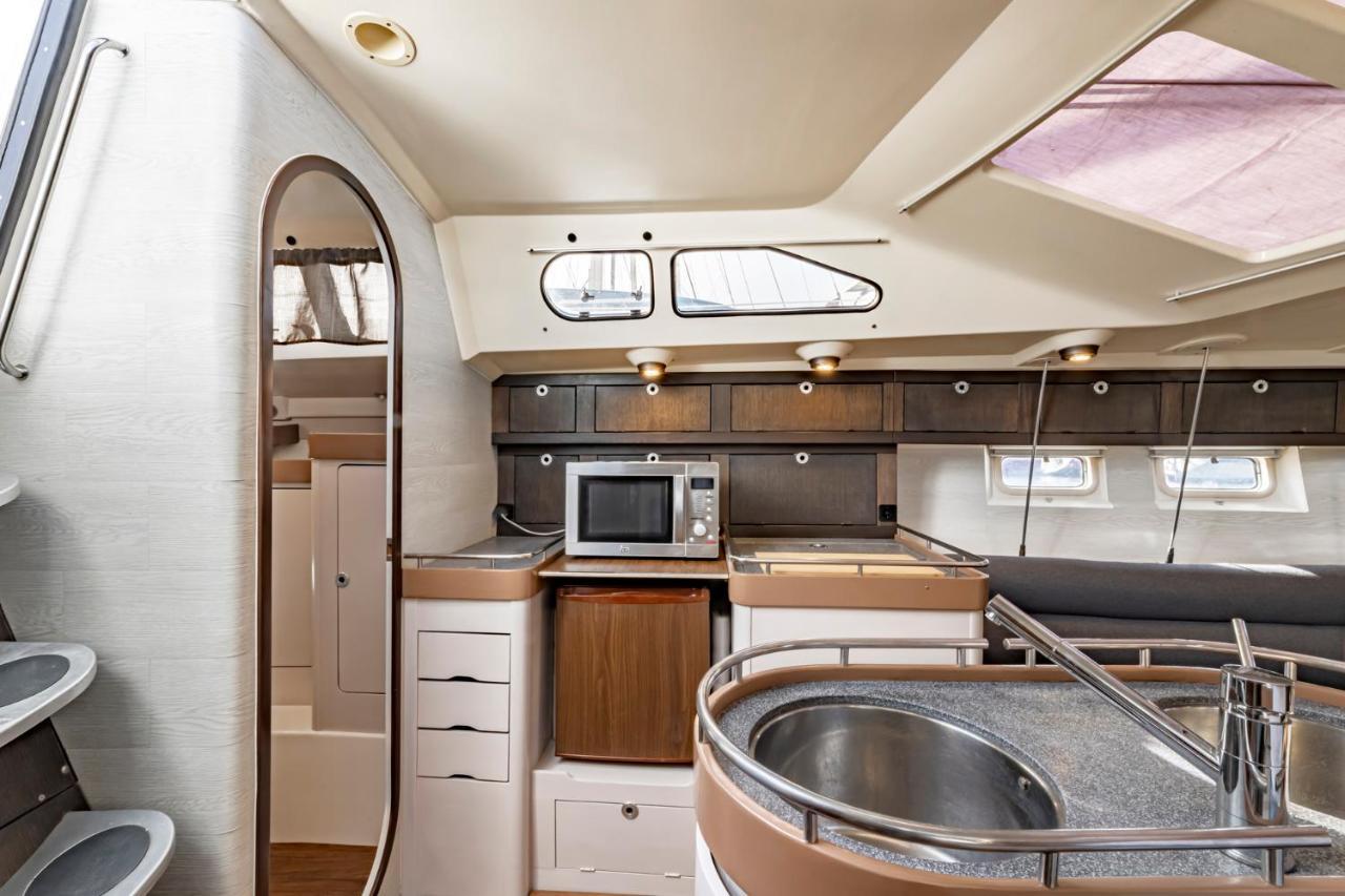 Relaxing Stay On A 38Ft Sail Yacht อาร์เรซิเฟ ภายนอก รูปภาพ