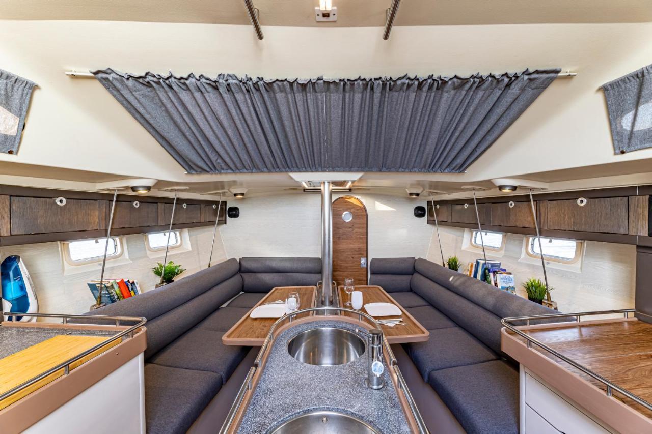Relaxing Stay On A 38Ft Sail Yacht อาร์เรซิเฟ ภายนอก รูปภาพ