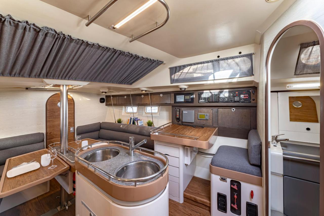 Relaxing Stay On A 38Ft Sail Yacht อาร์เรซิเฟ ภายนอก รูปภาพ