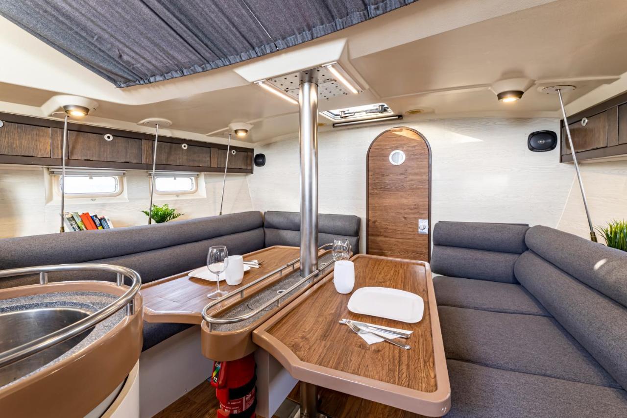 Relaxing Stay On A 38Ft Sail Yacht อาร์เรซิเฟ ภายนอก รูปภาพ